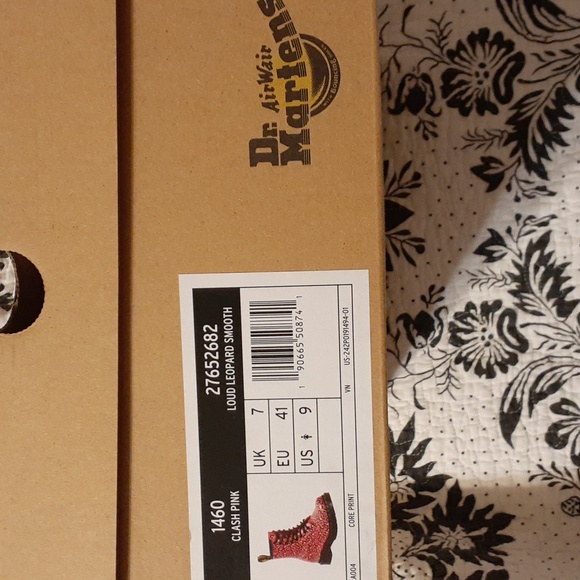 1460 Water-Repellent Leather Boot - Picture 9 of 9